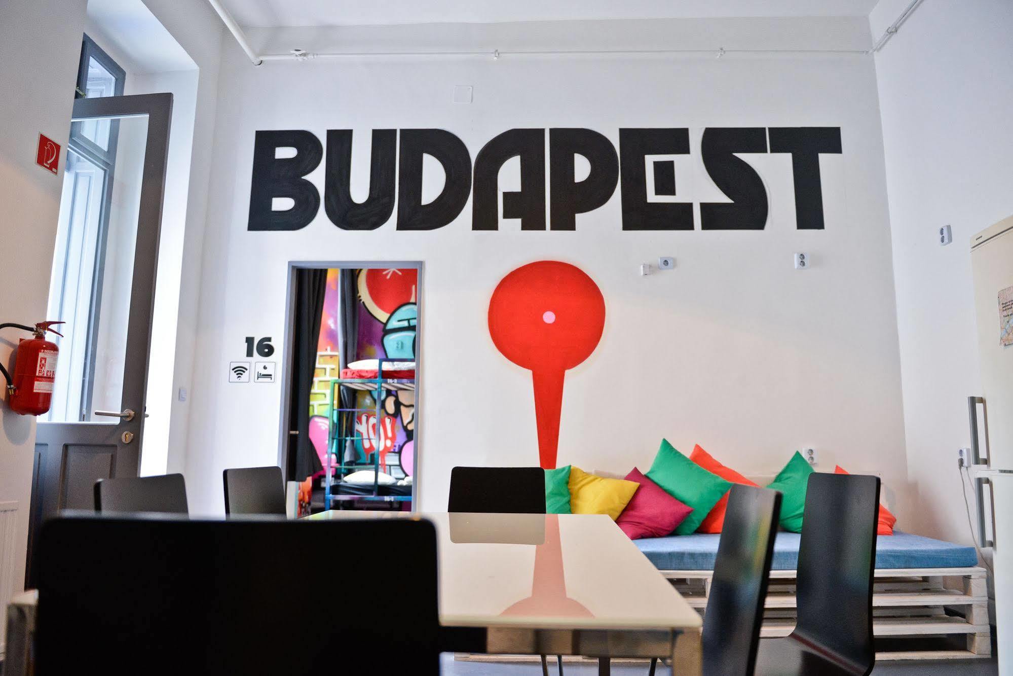 Lol Boutique Hostel City Center Budapest Exteriör bild